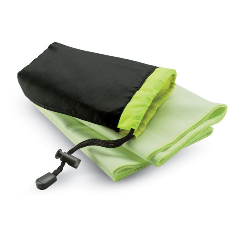 Toalla de deporte poliester y poliamida verde con bolsa nylon en color a juego y negro · Koala Rojo, Merchandising promocional y personalizado