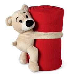 Manta polar roja con osito de peluche abrazado a la manta y sujeto con velcro
